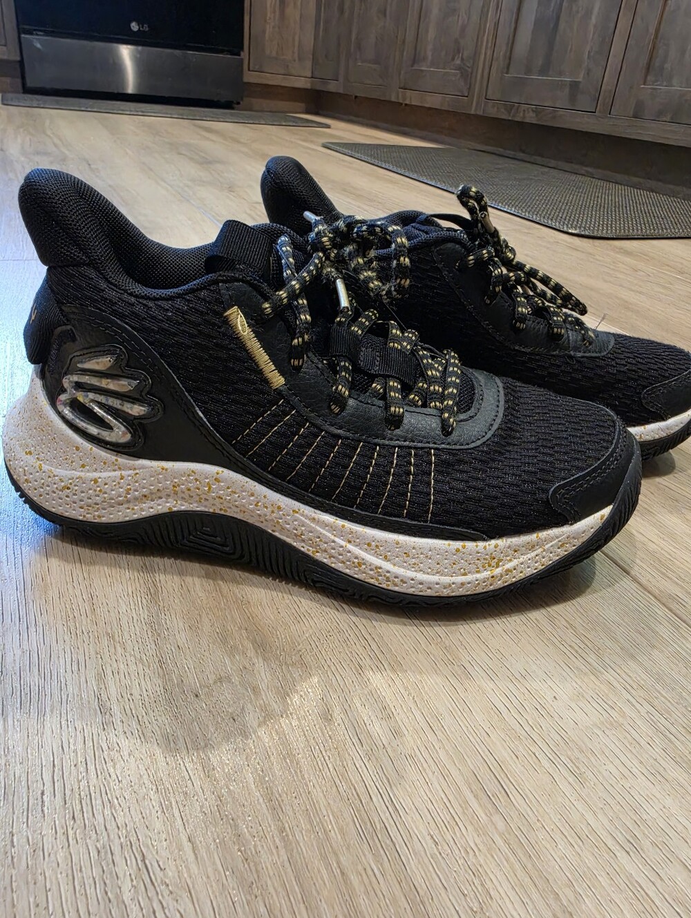 Under Armour Curry Basketball Shoes Black Gold Youth Size 4.5Y